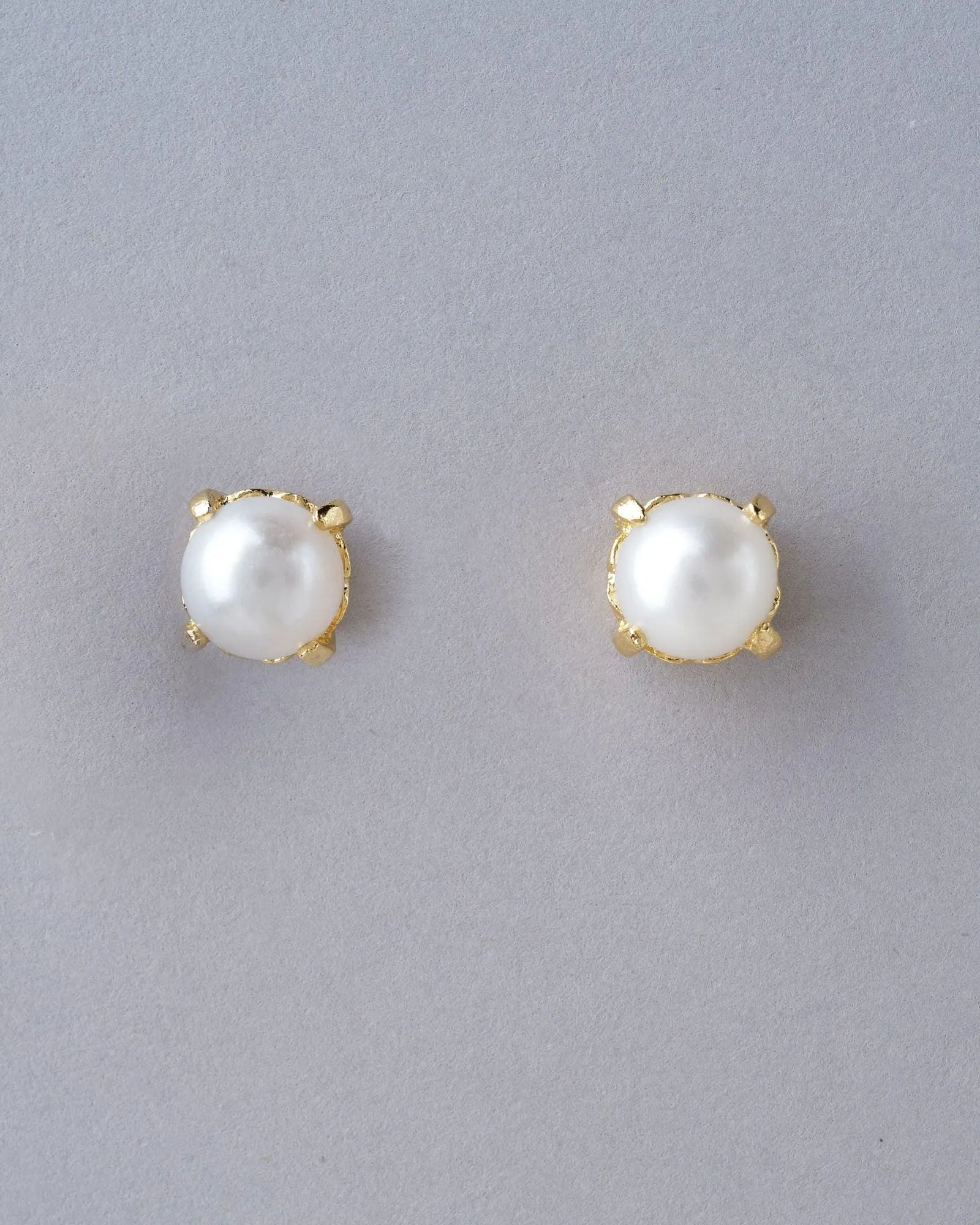 A Knot Of Elegance Pearl Stud